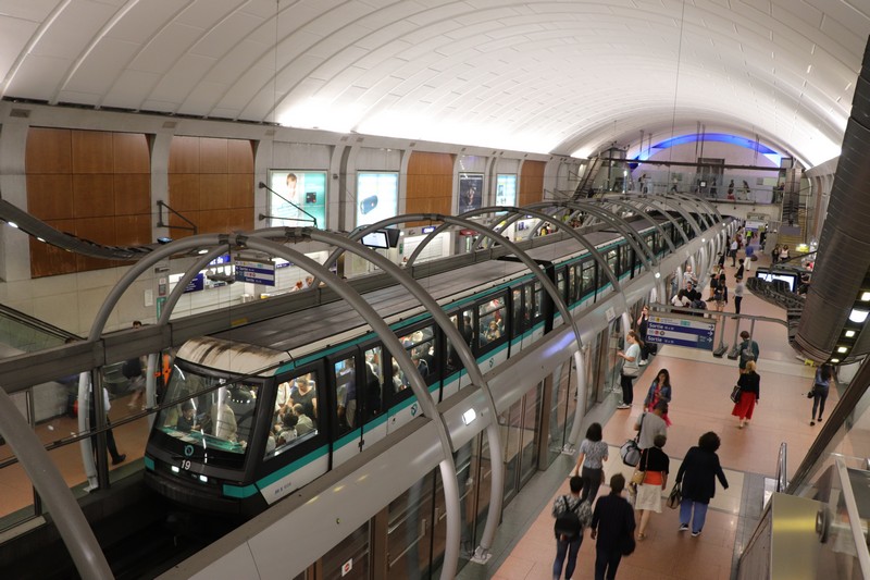 Paris metro Chatelet 2 1