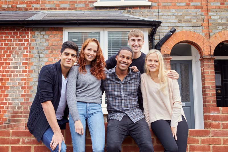 portrait of group of smiling college students outs RSN974Q